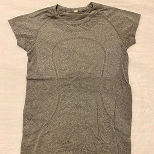 Lululemon grey fitted workout tee